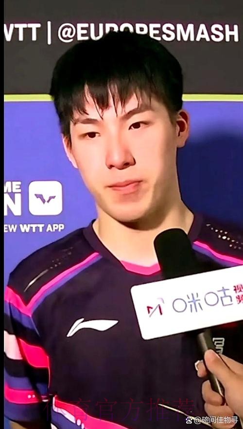众生相!温瑞博丢冠低头,周启豪仰天振臂,不愧是樊振东队友 众生相!温瑞博丢冠低头,周启豪仰天振臂,不愧是樊振东队友